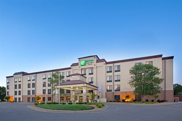 Holiday Inn Express & Suites Minnetonka