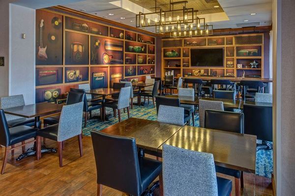 Hampton Inn & Suites Austin Downtown