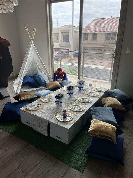 Eileen Entertainment