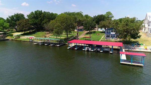 Valentine Lakeside Resort