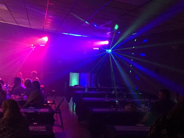 MR. MUSiC DJ & PHOTOBOOTH SERViCE