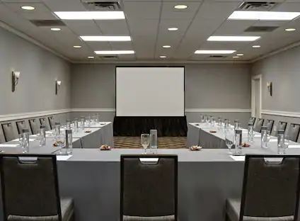 DoubleTree by Hilton Fairfield Hotel & Suites