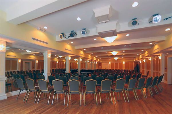 Uptown Blanco Courtyard & Ballroom