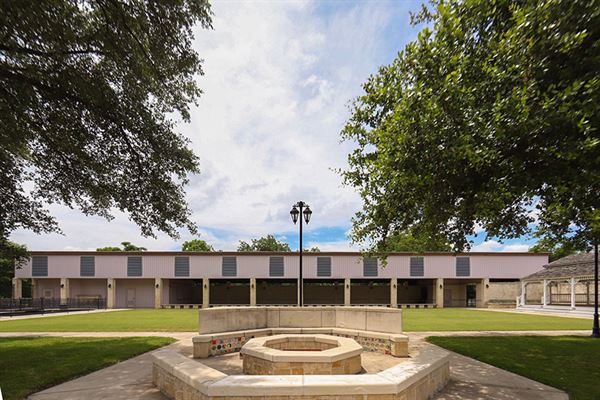Uptown Blanco Courtyard & Ballroom