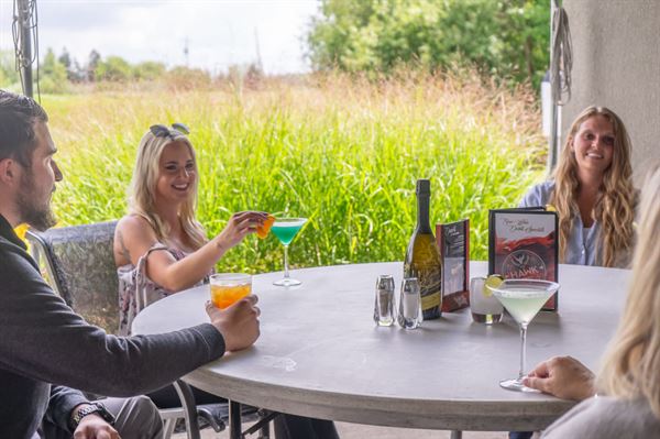 Diamond Hawk Golf Course & Pub "The Hawk"