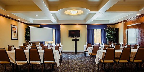 Holiday Inn Express & Suites Waller