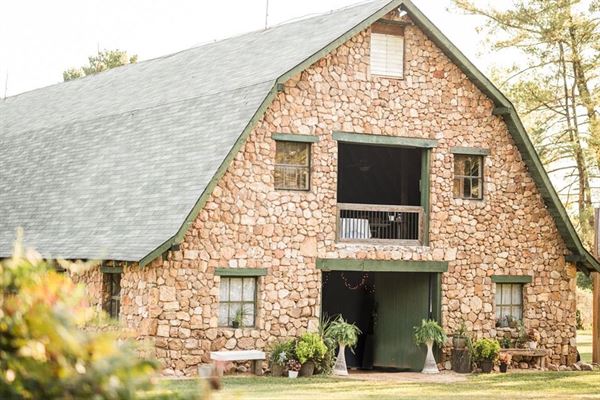 Axton Lodge's Rocky Knolls Barns