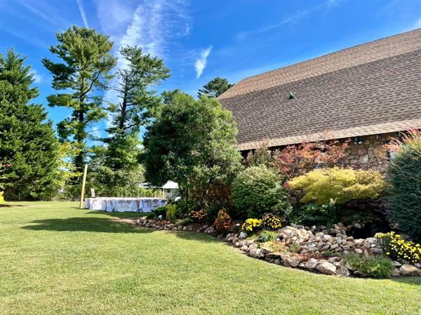 Axton Lodge's Rocky Knolls Barns