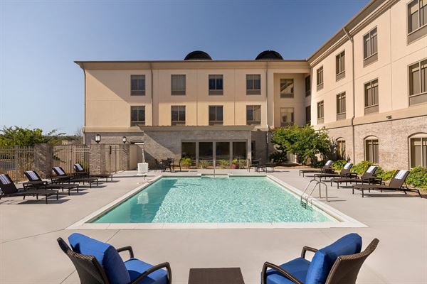 Holiday Inn Express & Suites Opelika Auburn
