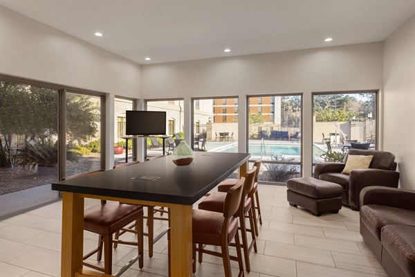 Holiday Inn Express & Suites Opelika Auburn