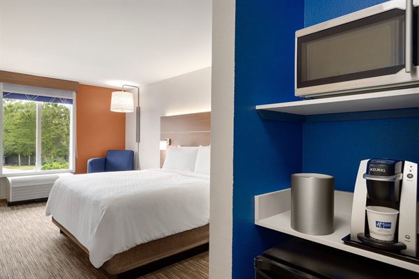Holiday Inn Express & Suites Opelika Auburn