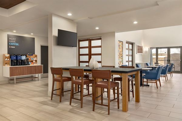 Holiday Inn Express & Suites Opelika Auburn