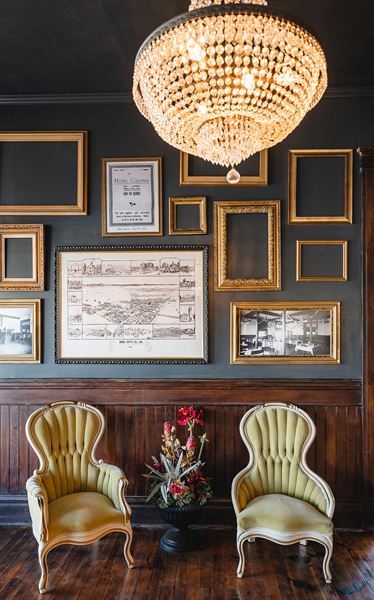 The Colonia Building