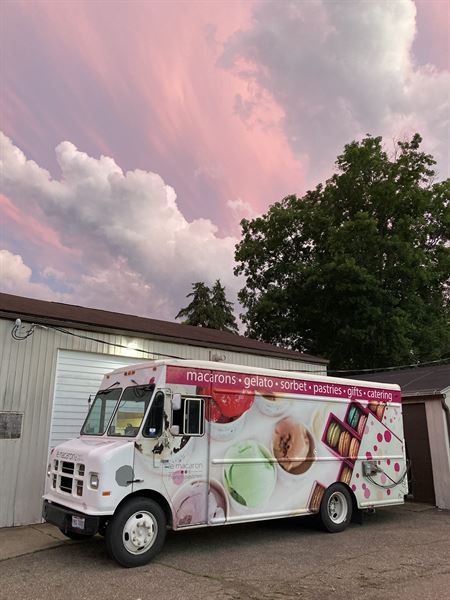 Le Macaron French Pastries