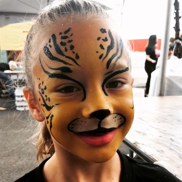 Magical Touch - Party Entertainment Hawaii