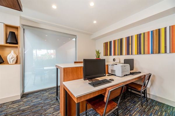 Holiday Inn Express & Suites Fremont - Milpitas Central
