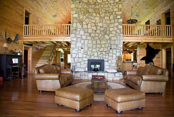 The Knotty Pine Lodge