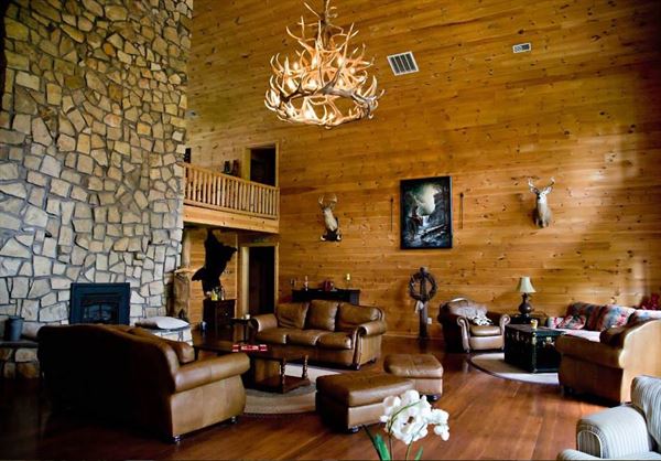 The Knotty Pine Lodge