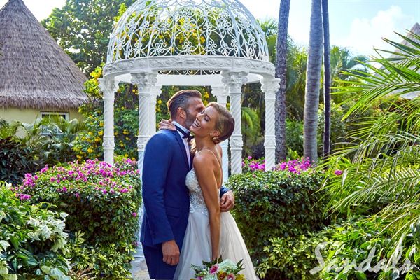 Linda Dancer with Honeymoons Inc.