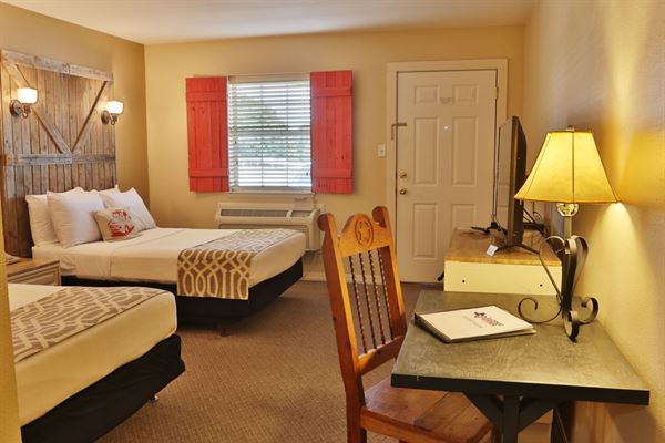 Lone Star Lodge & Marina