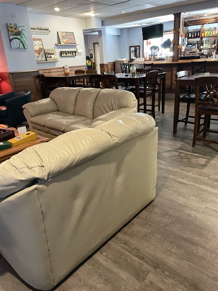 The Delavan Lake Store & Lounge