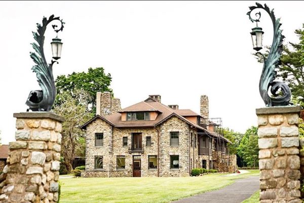 Paramount Country Club