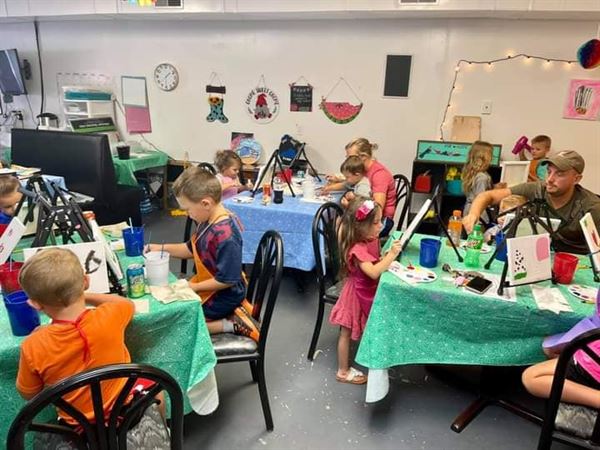 Minnie's Pizza and Paint Shop