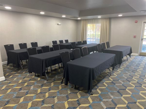 The Golden Finch at Residence Inn by Marriott Sacramento Airport Natomas