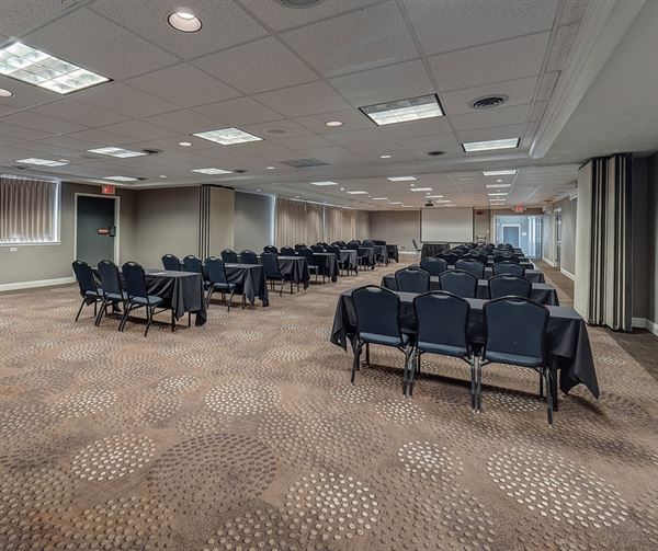 Eastlake Suites Hotel & Conference Center By OYO Urbana