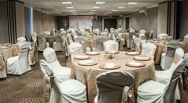 Eastlake Suites Hotel & Conference Center By OYO Urbana