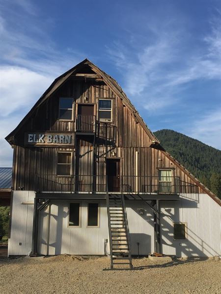 The Elk Barn Inn