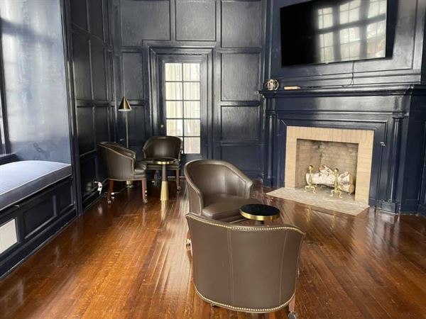 The Argus Hotel & Lounge