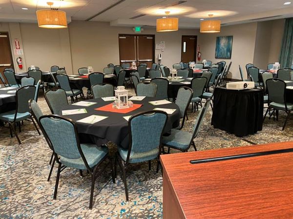 Holiday Inn & Suites Denver Tech Center-Centennial