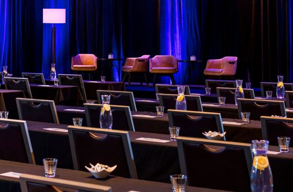 Renaissance Los Angeles Airport Hotel