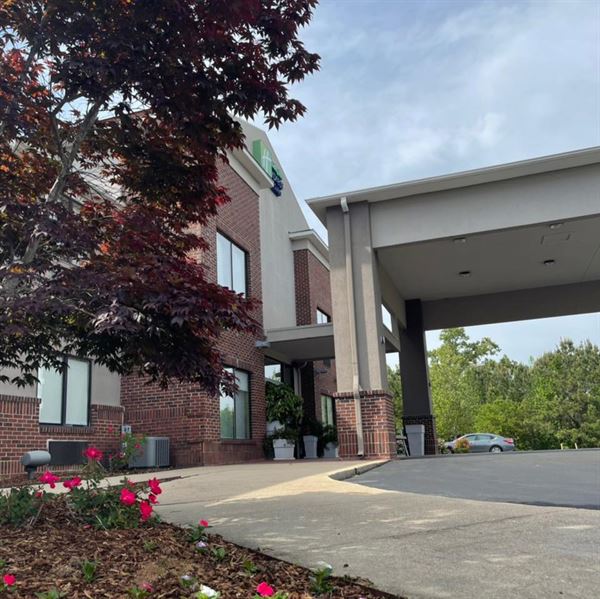 Holiday Inn Express & Suites Camden