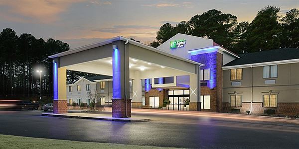 Holiday Inn Express & Suites Camden