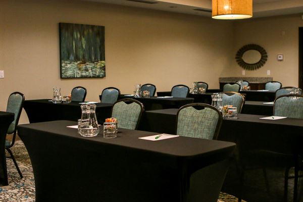 Holiday Inn & Suites Denver Tech Center-Centennial