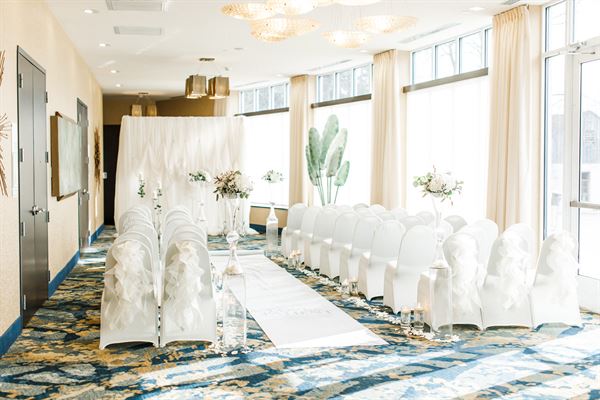 Holiday Inn & Suites Historic Gateway