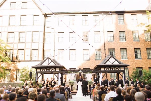 The Hotel Roanoke & Conference Center, Curio Collection by Hilton