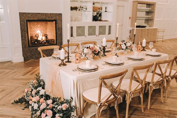 Flores and Pine Grillroom and Gathering