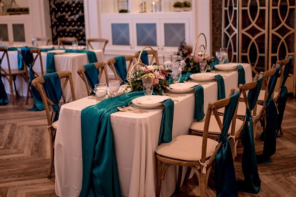 Flores and Pine Grillroom and Gathering