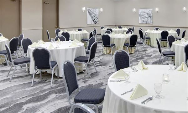 Embassy Suites by Hilton Detroit Troy/Auburn Hills