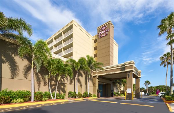 Crowne Plaza Melbourne Oceanfront