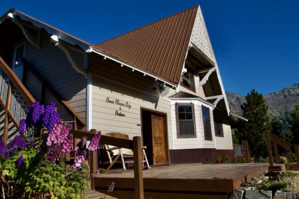 Summit Mountain Lodge and Steakhouse