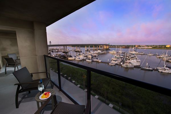 Hilton Garden Inn Charleston Waterfront/Downtown
