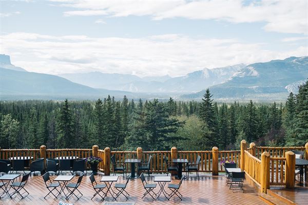 Overlander Mountain Lodge