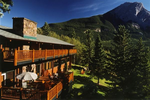 Overlander Mountain Lodge