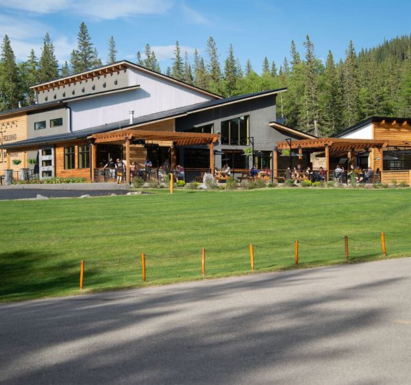 Overlander Mountain Lodge