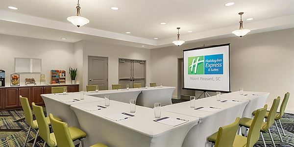 Holiday Inn Express & Suites Mt Pleasant-Charleston