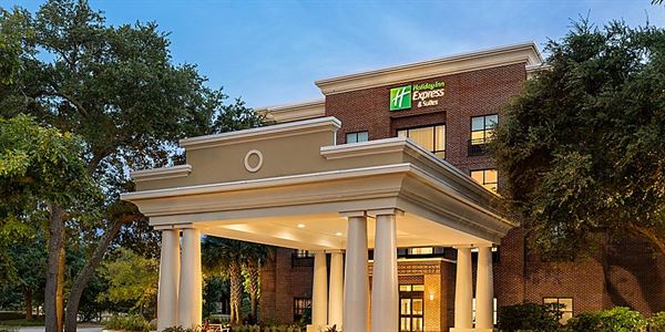 Holiday Inn Express & Suites Mt Pleasant-Charleston